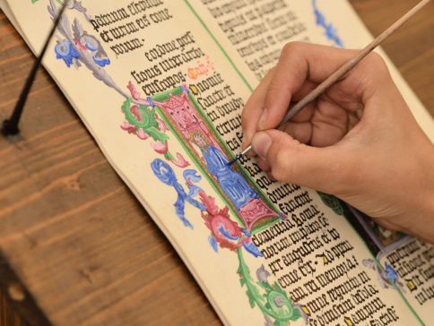Atelier calligraphie Moyen-Age à Mantes-la-Jolie le 27 mars 2024